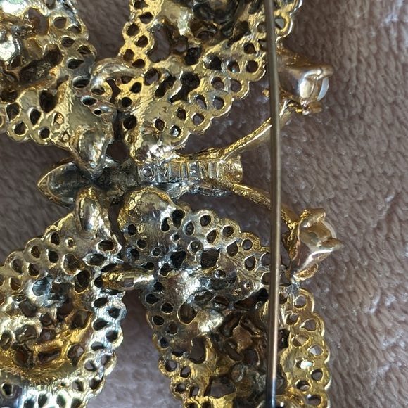 M LENT SIGNED  VINTAGE GOLDTONE BUTTERFLY BROOCH - Picture 3 of 3